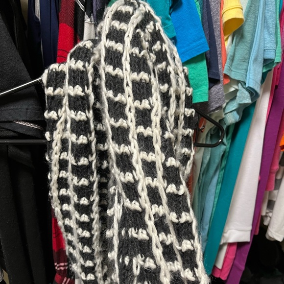 Apt 9 scarf NWOT - Picture 3 of 3